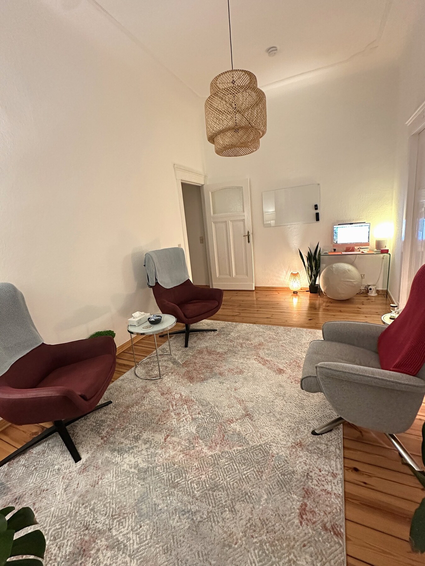 Blick in den Therapieraum der MindCalm Praxis